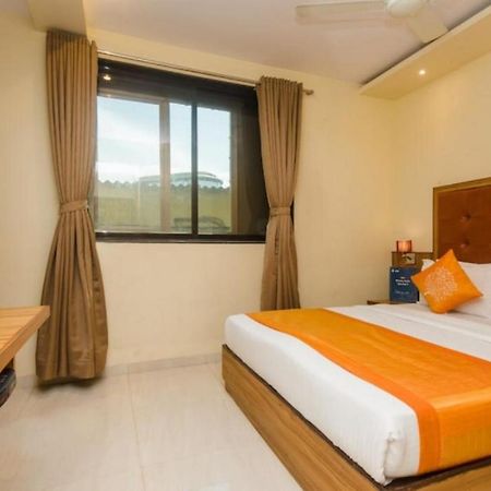 Aster Hotel Near Mumbai Airport 外观 照片