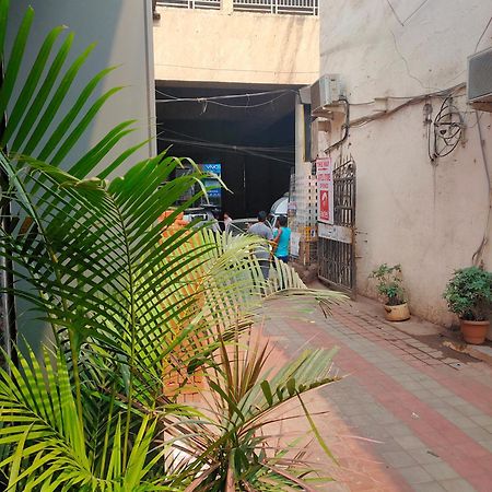 Aster Hotel Near Mumbai Airport 外观 照片